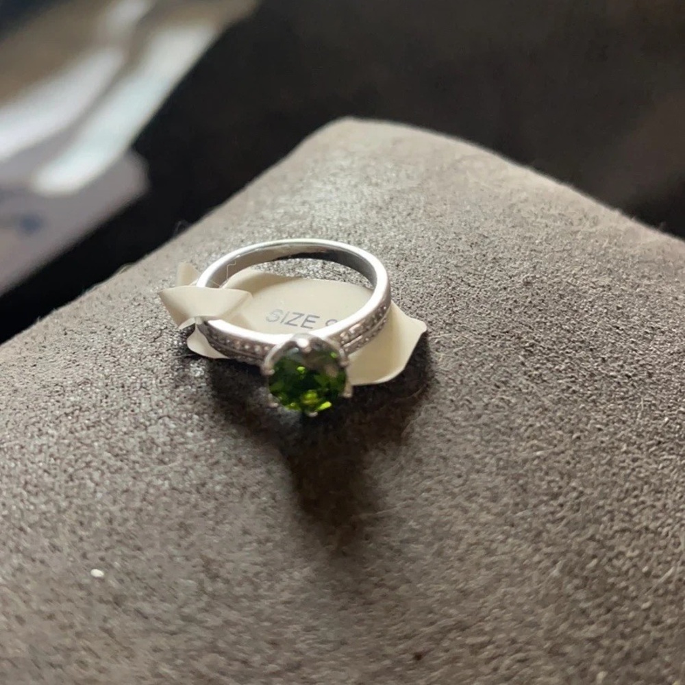 Size 9 green sparkle ring